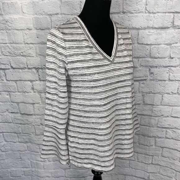 Gibson & Latimer vneck stripe top w/side slits & flare sleeve grey & white sz S - Picture 6 of 11